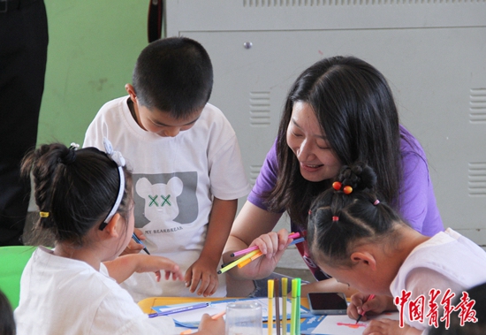 “雏鸟伴飞”爱心图书馆捐建仪式举办