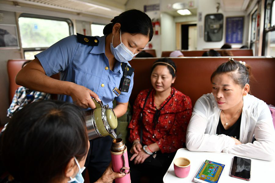 秦巴山区小慢车上的“安全课”