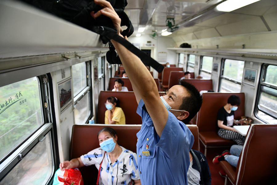 秦巴山区小慢车上的“安全课”