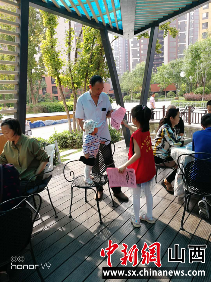 太原小店区小小志愿者 争做垃圾分类宣传者和践行者